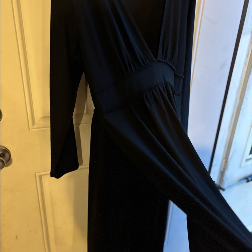 Elegant Black Maxi Dress - Picture 2 of 3